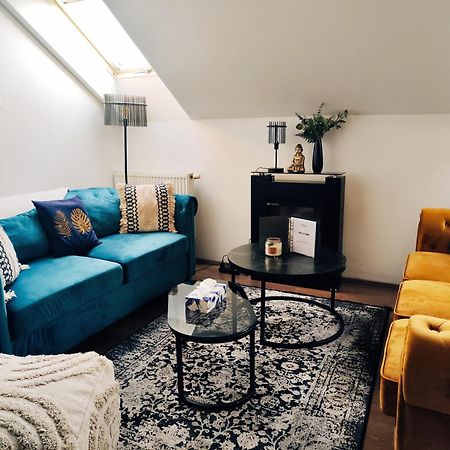 Spacious Flat & Parking Possibility, 3 Stops To Wenceslav Square プラハ エクステリア 写真