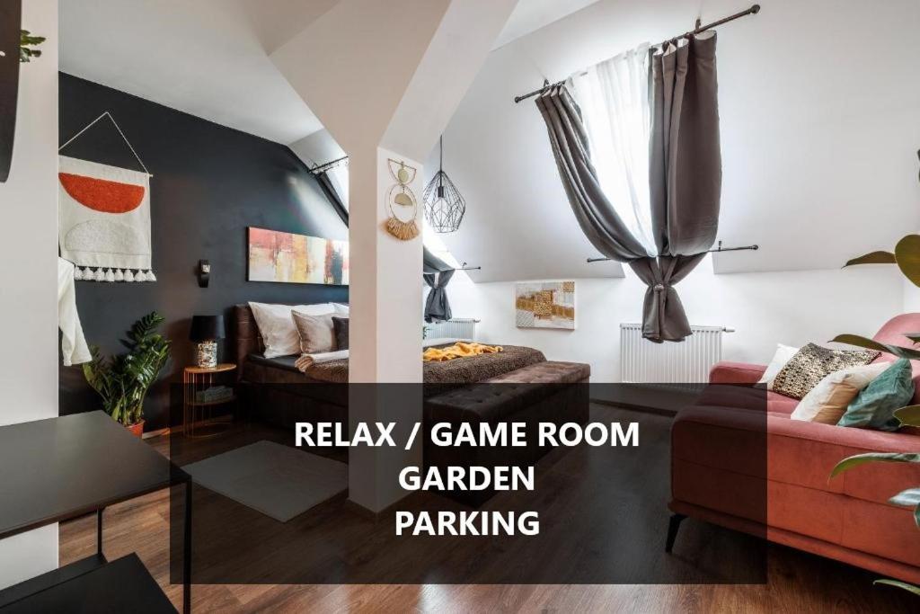 Spacious Flat & Parking Possibility, 3 Stops To Wenceslav Square プラハ エクステリア 写真