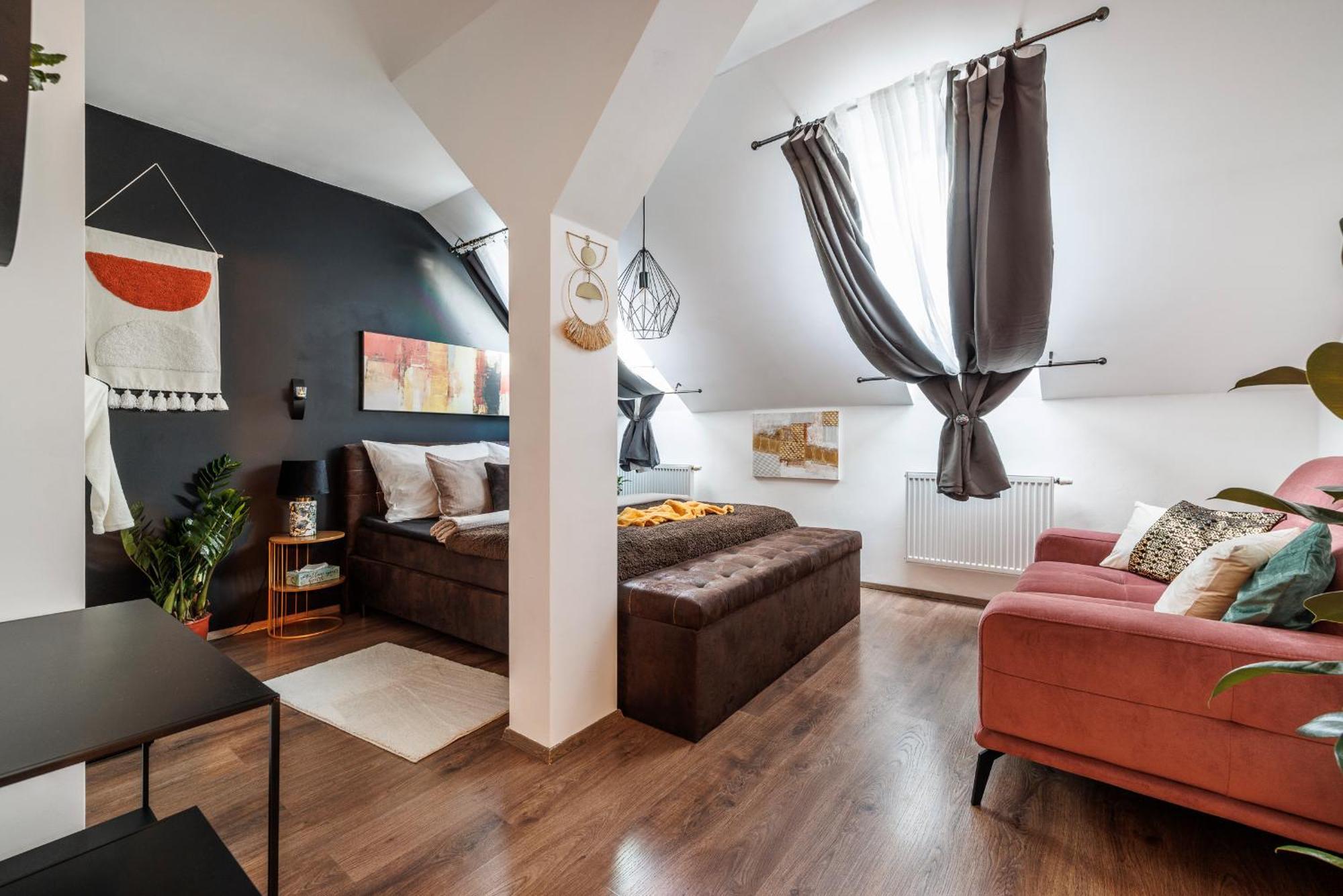 Spacious Flat & Parking Possibility, 3 Stops To Wenceslav Square プラハ エクステリア 写真