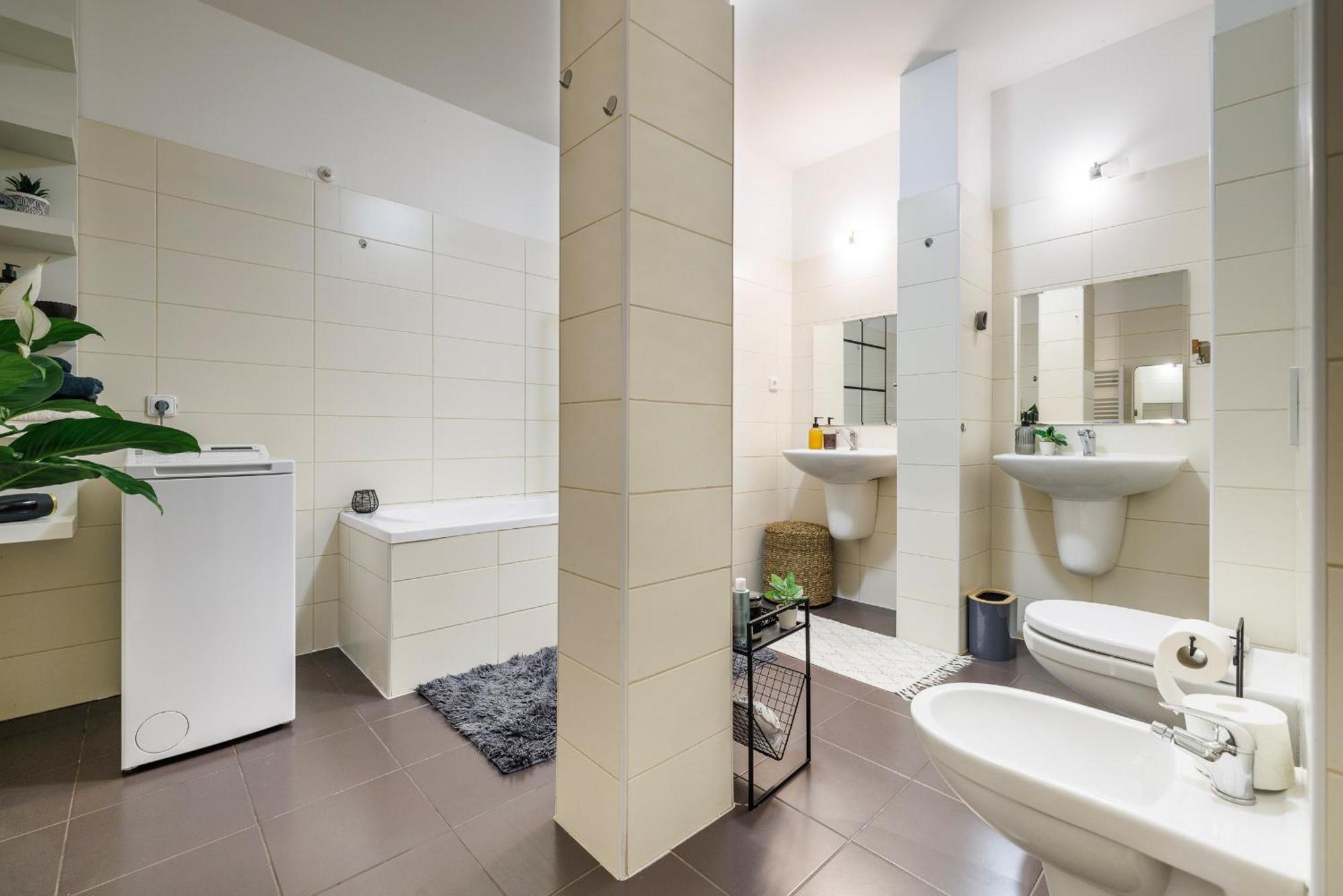 Spacious Flat & Parking Possibility, 3 Stops To Wenceslav Square プラハ エクステリア 写真