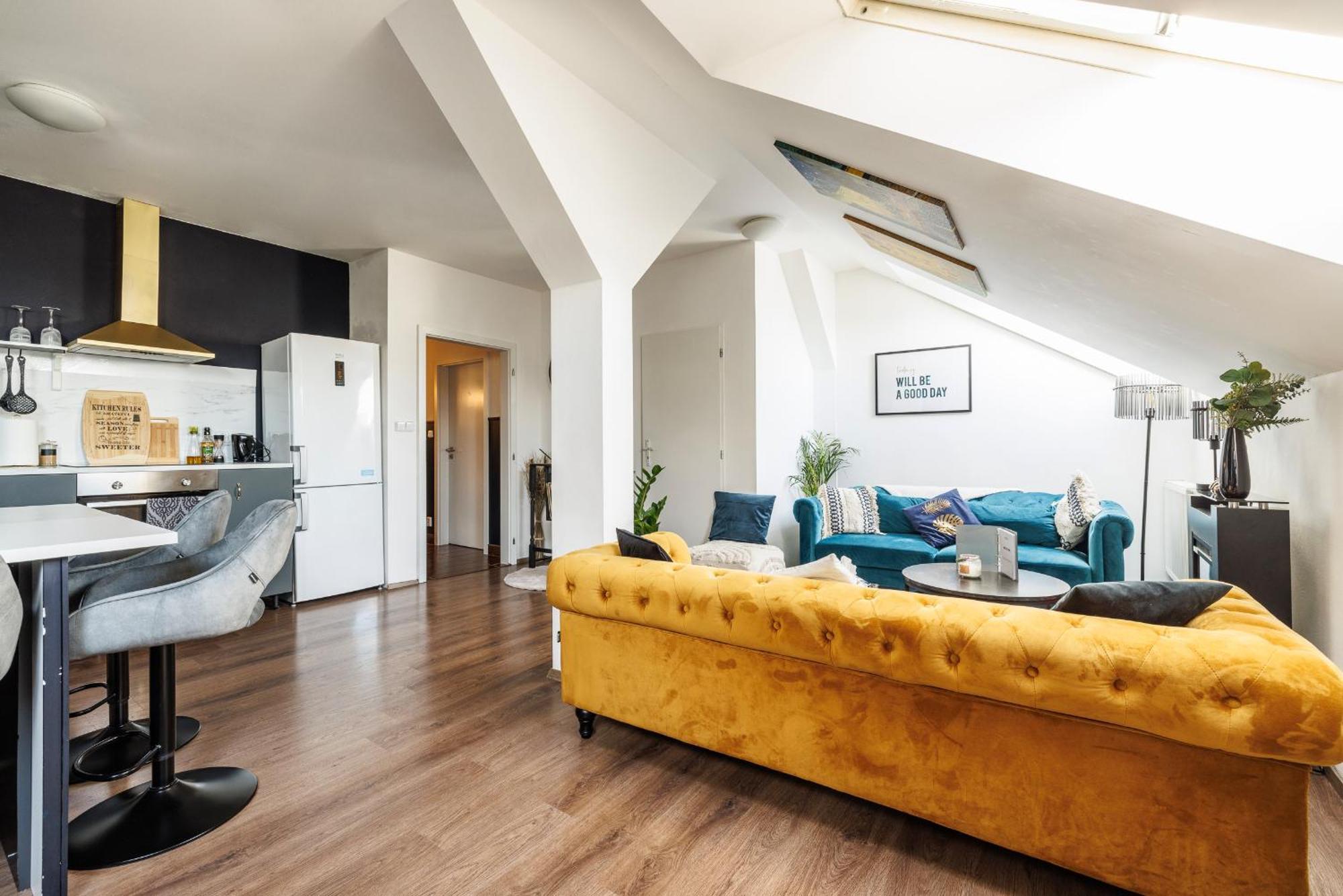 Spacious Flat & Parking Possibility, 3 Stops To Wenceslav Square プラハ エクステリア 写真