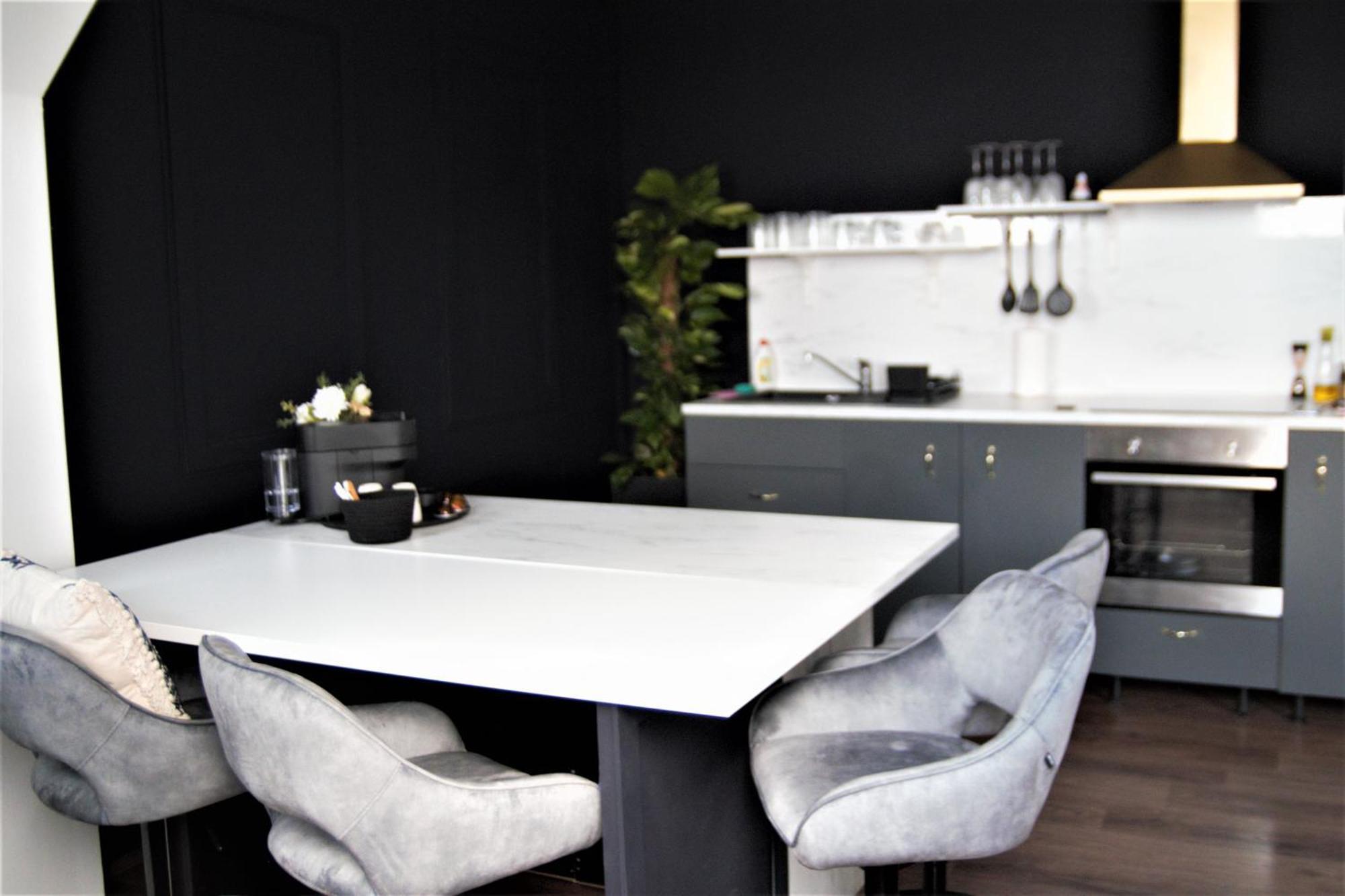 Spacious Flat & Parking Possibility, 3 Stops To Wenceslav Square プラハ エクステリア 写真